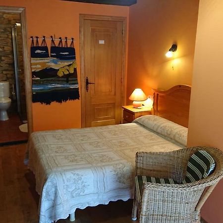 Casa Rural Pandelo Pensionat Vega de Valcarce Exteriör bild