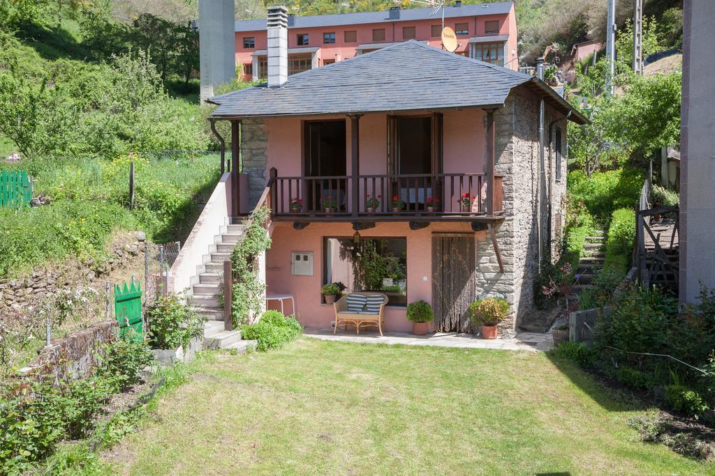 Casa Rural Pandelo Pensionat Vega de Valcarce Exteriör bild