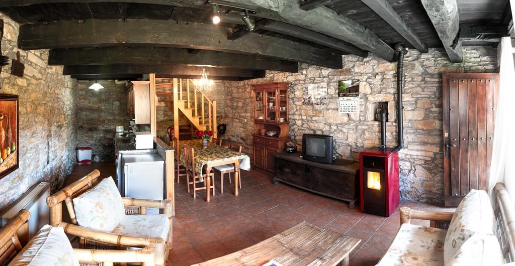 Casa Rural Pandelo Pensionat Vega de Valcarce Exteriör bild